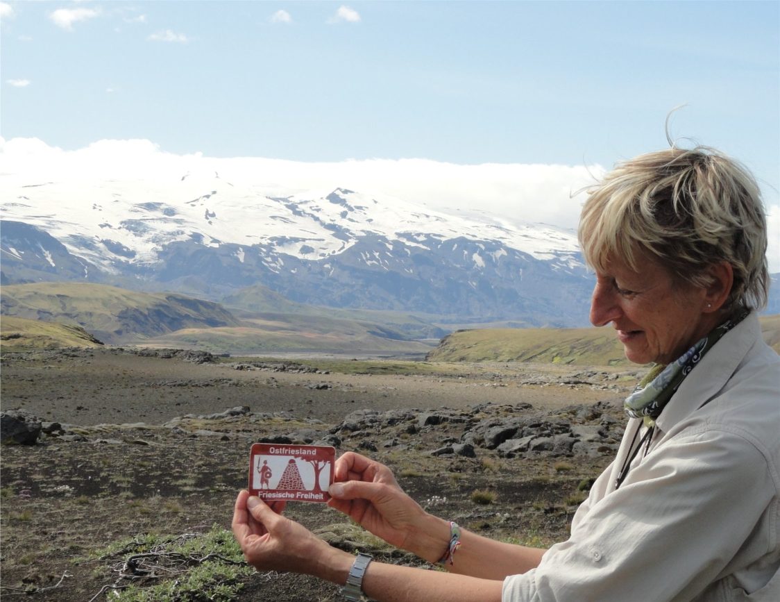 Island, vor dem Eyafjallajökyll Gletscher, Friesische Freiheit weltweit