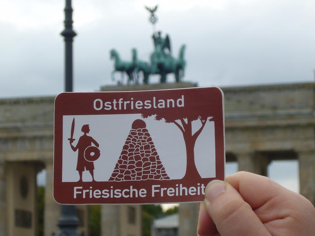 Berlin, Bandenburger Tor 1, Friesische Freiheit weltweit