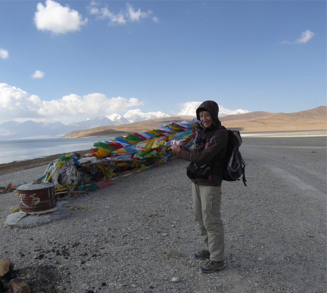 Tibet, am heiligen Manasarovar-See, im Hintergund das Gurla Mandatha-Massiv (7.728 m), Friesische Freiheit weltweit