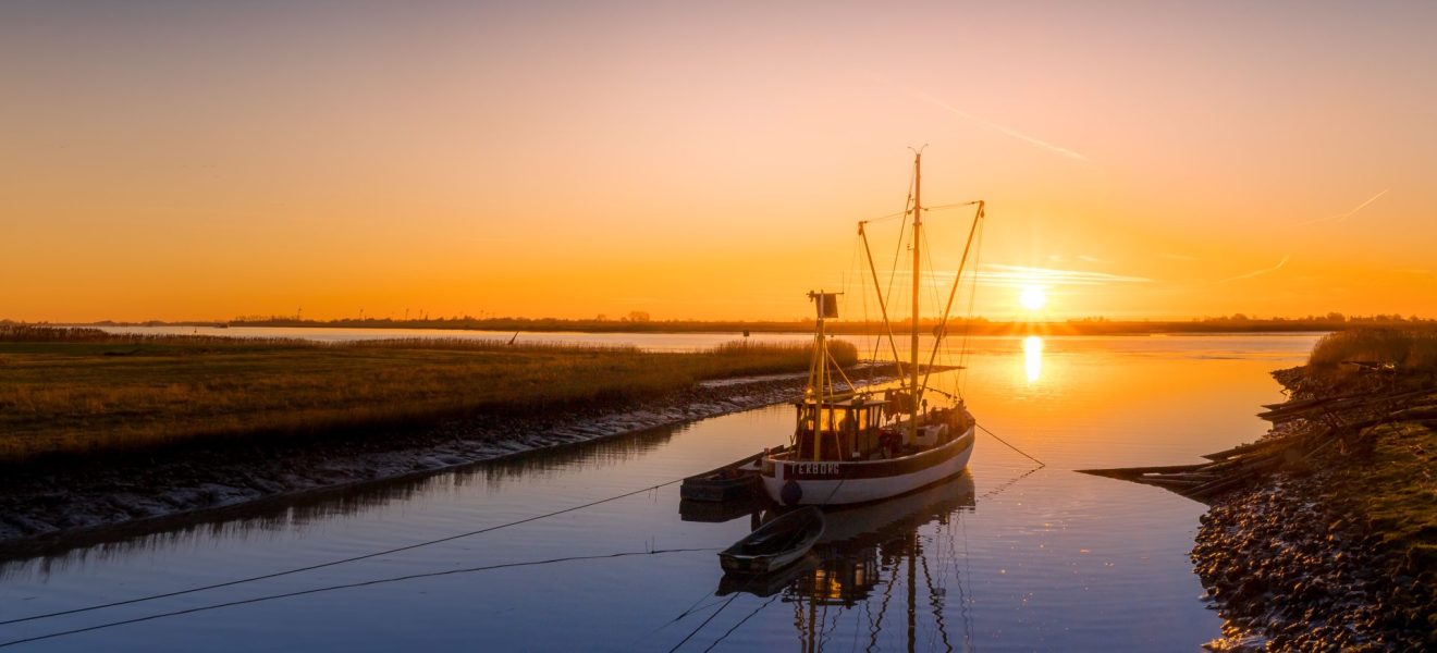 Fischkutter auf der Ems bei Terborg (Foto: Matthias Süßen)