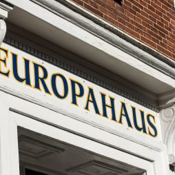 Eingangstuer europahaus web img 0377