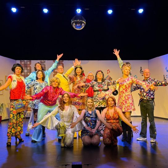 Jubiläumsaufführung (Foto: Niederdeutsche Bühne Norden) Jubiläumsaufführung (Foto: Niederdeutsche Bühne Norden)