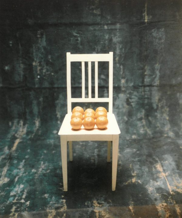 „Neunmalklug, i. orange“, Martin Prudenz, Polaroid-Großfotographie o.J., 50 x 60 cm, OLA 70670 (Foto: Ostfriesische Landschaft)